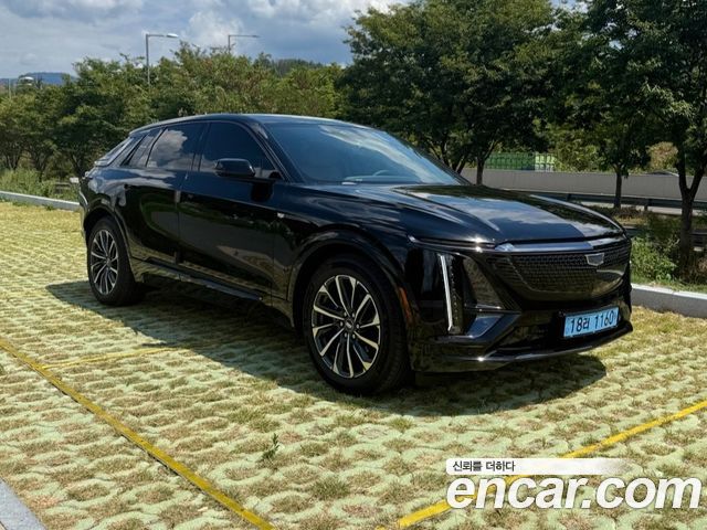 Cadillac Lyriq Sport — пробег 6 800 км — фото 3 из 5