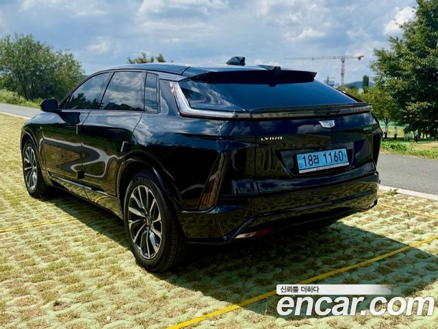 Cadillac Lyriq Sport — пробег 6 800 км — фото 4 из 5
