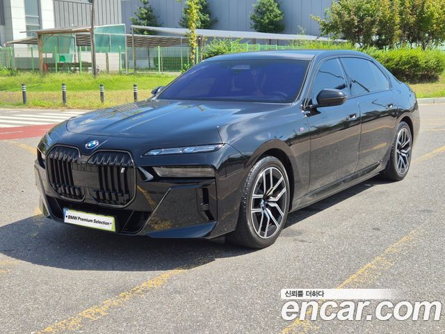 BMW i7 eDrive 50 M Sport — пробег 30 800 км — фото 1 из 5