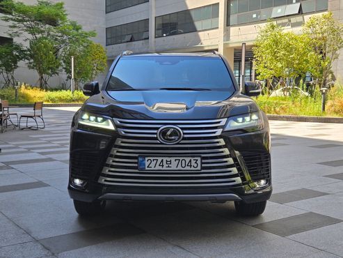 Lexus LX 700h VIP — пробег 5 386 км — фото 3 из 5