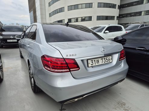 Mercedes-Benz E-Class E250 BlueTec 4MATIC AV — пробег 105 560 км — фото 2 из 5