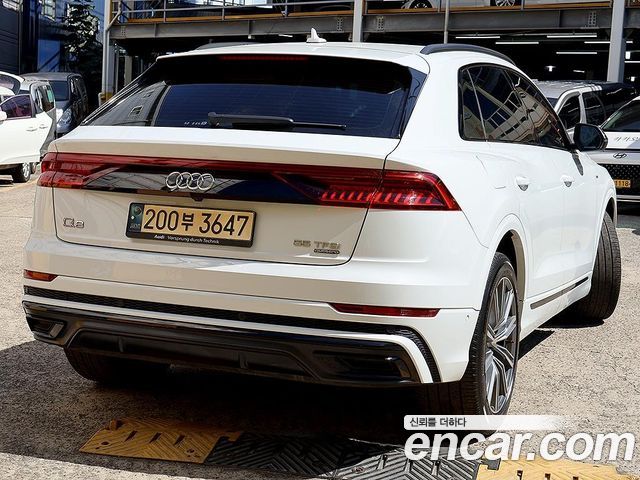 Audi Q8 55 TFSI Quattro Premium — пробег 101 456 км — фото 2 из 5