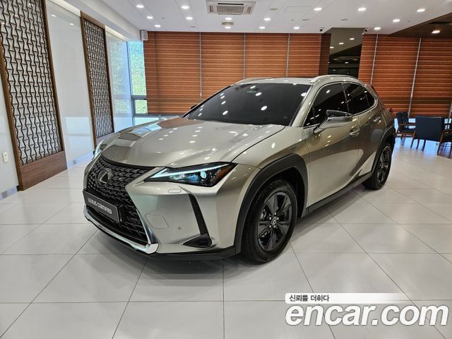 Lexus UX 2.0 2WD — пробег 8 934 км — фото 1 из 5