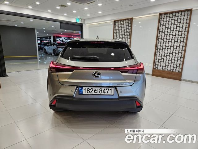 Lexus UX 2.0 2WD — пробег 8 934 км — фото 4 из 5