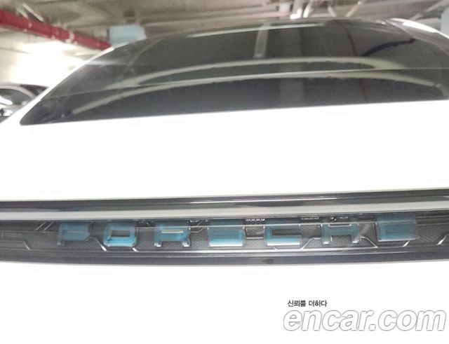 Porsche Taycan Base — пробег 14 300 км — фото 5 из 5