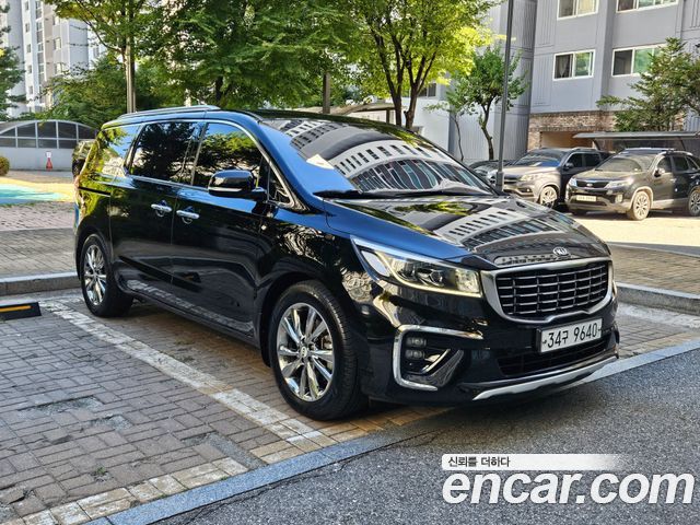 Kia Carnival 9-Seater Prstige — пробег 158 000 км — фото 3 из 5