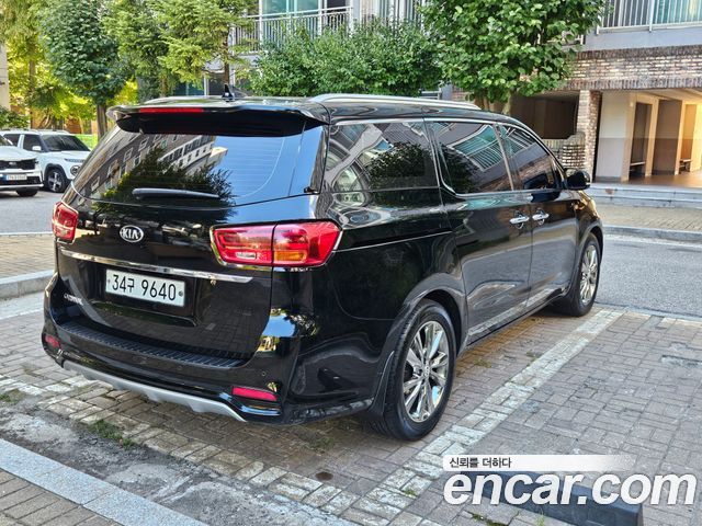 Kia Carnival 9-Seater Prstige — пробег 158 000 км — фото 4 из 5