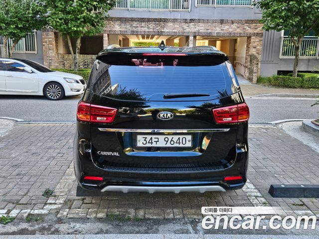 Kia Carnival 9-Seater Prstige — пробег 158 000 км — фото 5 из 5