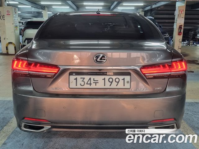 Lexus LS 3.5 Platinum AWD — пробег 67 000 км — фото 3 из 5