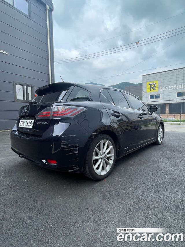 Lexus CT200h 1.8 Compact Trendy ZWA10 — пробег 159 000 км — фото 2 из 5