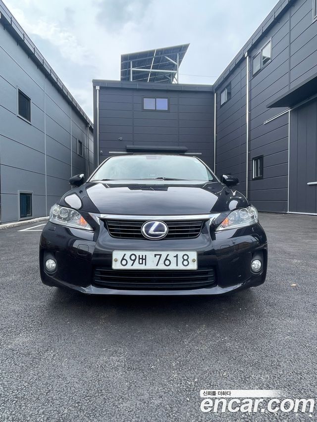 Lexus CT200h 1.8 Compact Trendy ZWA10 — пробег 159 000 км — фото 3 из 5