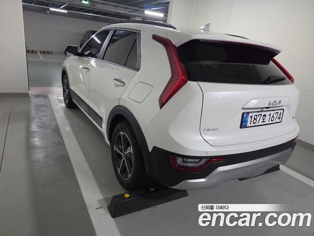 Kia Niro Best Selection — пробег 4 974 км — фото 2 из 5