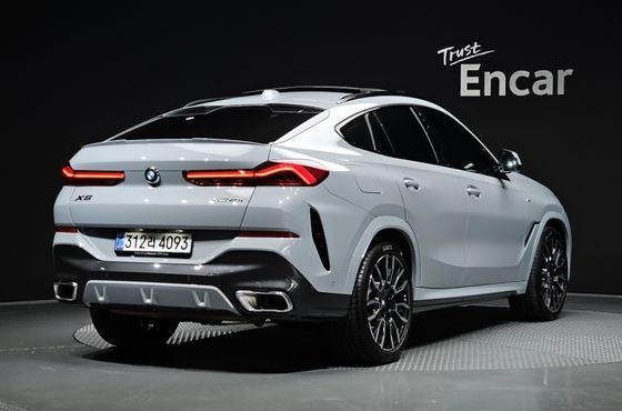 BMW X6 xDrive40i M Sport — пробег 4 977 км — фото 2 из 5