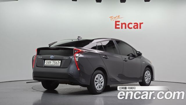 Toyota Prius 1.8 E — пробег 98 094 км — фото 2 из 5