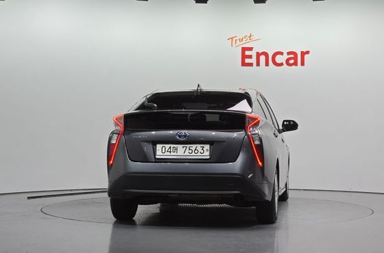 Toyota Prius 1.8 E — пробег 98 094 км — фото 4 из 5
