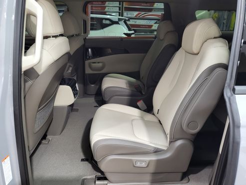 Kia Carnival Hev 9 Seater X Line — пробег 4 200 км — фото 4 из 5