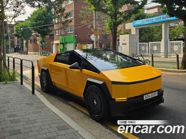 Tesla Cybertruck AWD — пробег 11 950 км — фото 1 из 5