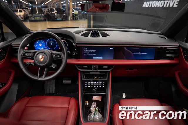 Porsche Macan Base 4 — пробег 5 700 км — фото 5 из 5