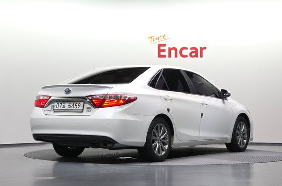 Toyota Camry Hybrid XLE — пробег 112 710 км — фото 2 из 5