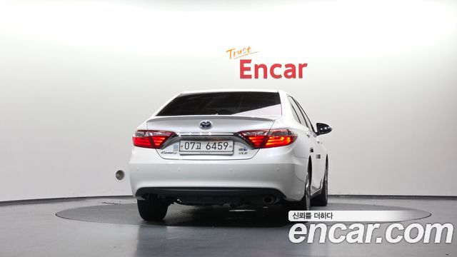 Toyota Camry Hybrid XLE — пробег 112 710 км — фото 4 из 5