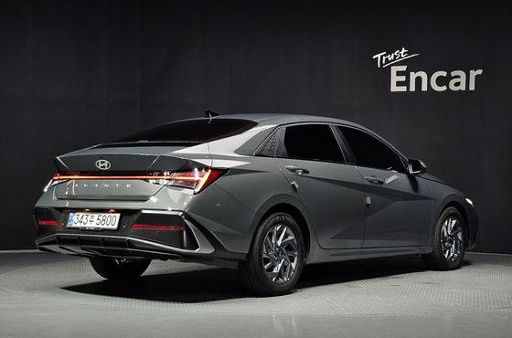 Hyundai AVANTE 1.6 Inspiration — пробег 3 949 км — фото 2 из 5