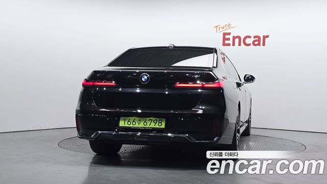 BMW 7-Series 740i xDrive M Sport — пробег 4 124 км — фото 4 из 5