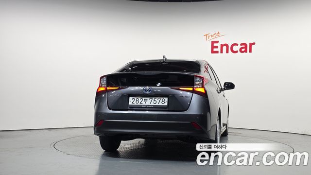 Toyota Prius 1.8 — пробег 63 191 км — фото 4 из 5