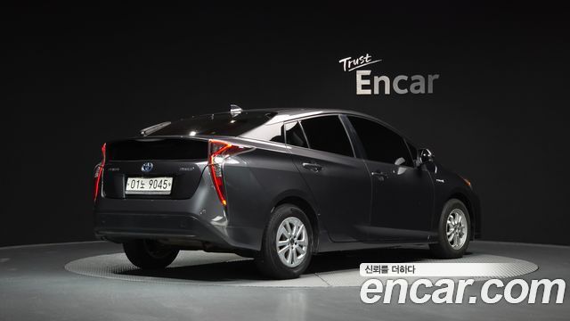 Toyota Prius 1.8 E — пробег 115 200 км — фото 2 из 5