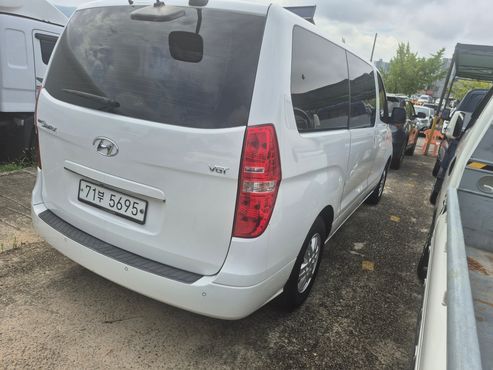 Hyundai Starex 12-Seater Wagon Smart — пробег 160 000 км — фото 3 из 5