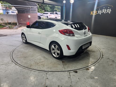 Hyundai Veloster Unique — пробег 132 109 км — фото 4 из 5