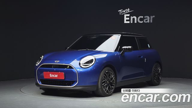 Mini Cooper SE Favoured — пробег 7 401 км — фото 1 из 5