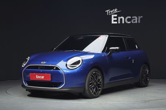 Mini Cooper SE Favoured — пробег 7 401 км — фото 1 из 5