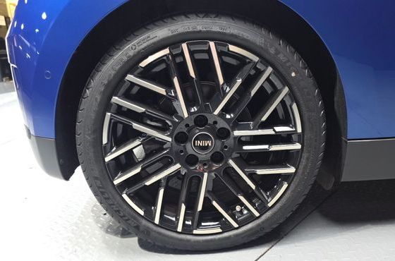 Mini Cooper SE Favoured — пробег 7 401 км — фото 5 из 5