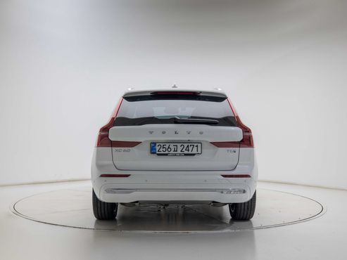 Volvo XC60 T8 Ultra Bright — пробег 4 902 км — фото 4 из 5