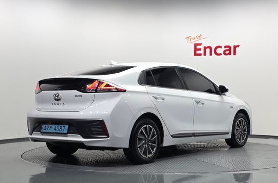 Hyundai Ioniq Q — пробег 121 384 км — фото 2 из 5