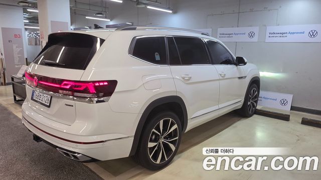 Volkswagen Atlas 2.0 TSI R-LINE 7-Seater — пробег 6 936 км — фото 3 из 5