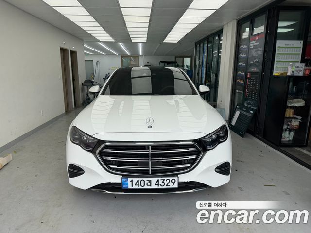 Mercedes-Benz E-Class E300 4MATIC Exclusive — пробег 450 км — фото 1 из 5