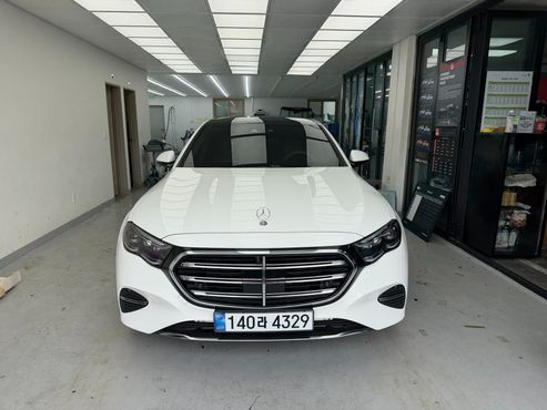 Mercedes-Benz E-Class E300 4MATIC Exclusive — пробег 450 км — фото 1 из 5