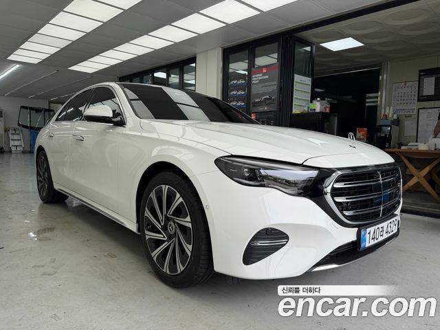 Mercedes-Benz E-Class E300 4MATIC Exclusive — пробег 450 км — фото 2 из 5