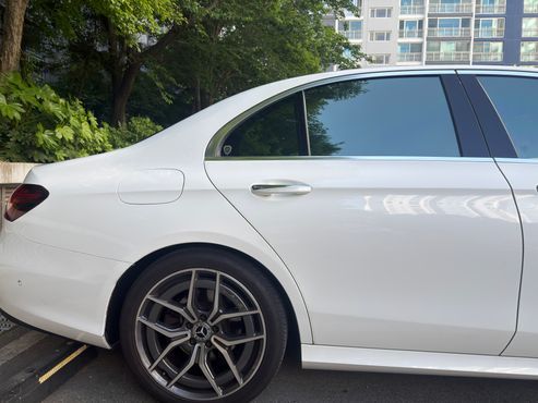 Mercedes-Benz E-Class E220d 4MATIC AMG Line — пробег 85 000 км — фото 4 из 5