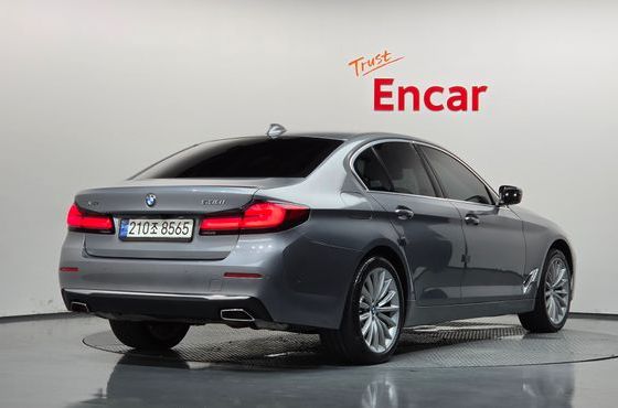 BMW 5-Series 530i xDrive Luxury — пробег 60 970 км — фото 2 из 5