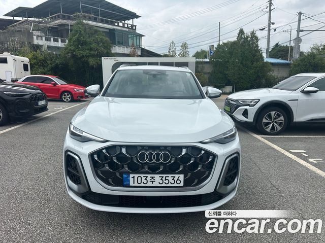 Audi Q5 40 TFSI Quattro S Line — пробег 30 км — фото 3 из 5