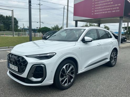 Audi Q5 40 TFSI Quattro S Line — пробег 30 км — фото 1 из 5