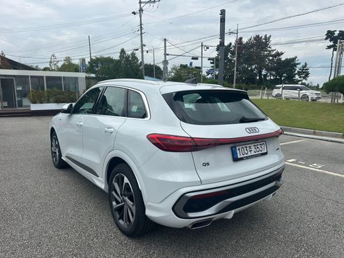 Audi Q5 40 TFSI Quattro S Line — пробег 30 км — фото 2 из 5