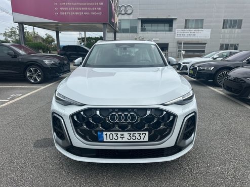 Audi Q5 40 TFSI Quattro S Line — пробег 30 км — фото 3 из 5