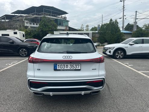 Audi Q5 40 TFSI Quattro S Line — пробег 30 км — фото 4 из 5