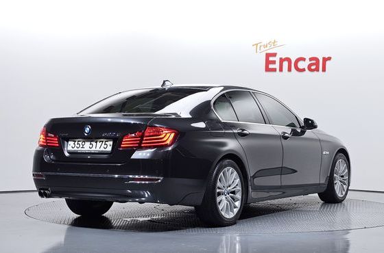 BMW 5-Series 520d xDrive Luxury — пробег 112 514 км — фото 2 из 5