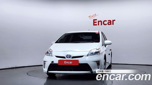 Toyota Prius 1.8 E — пробег 142 561 км — фото 3 из 5