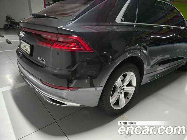 Audi Q8 45 TDI Quattro Premium — пробег 190 000 км — фото 2 из 5