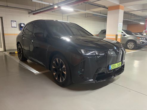BMW iX xDrive45 M Sport — пробег 732 км — фото 2 из 5